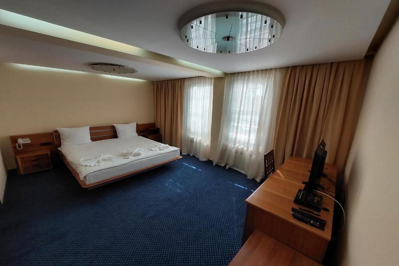Hotel By Gastroid Ilidža エクステリア 写真