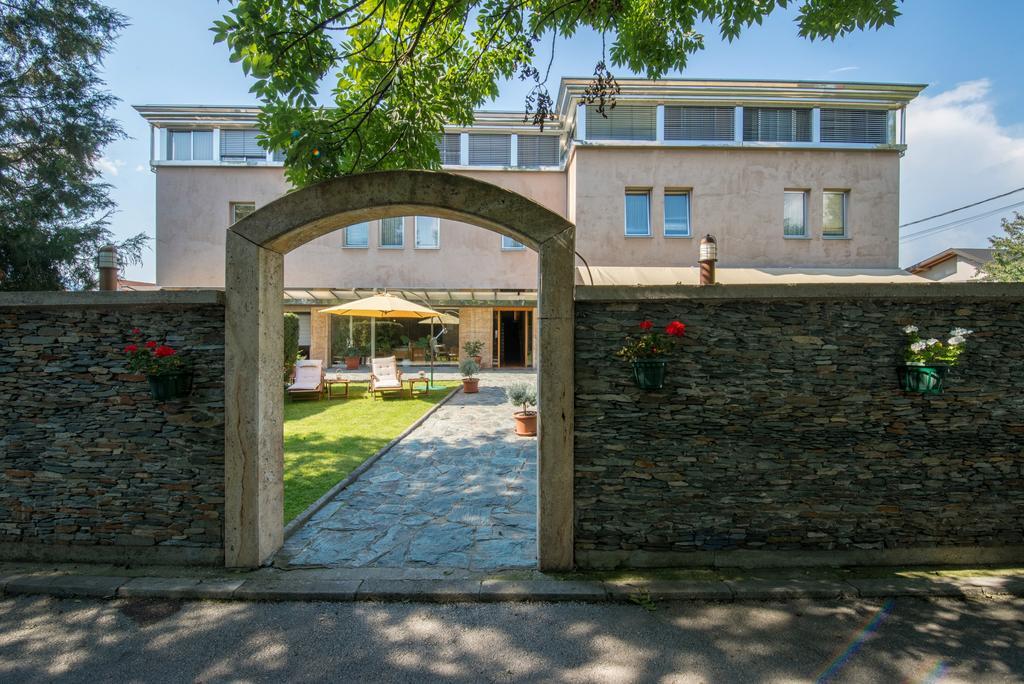 Hotel By Gastroid Ilidža エクステリア 写真