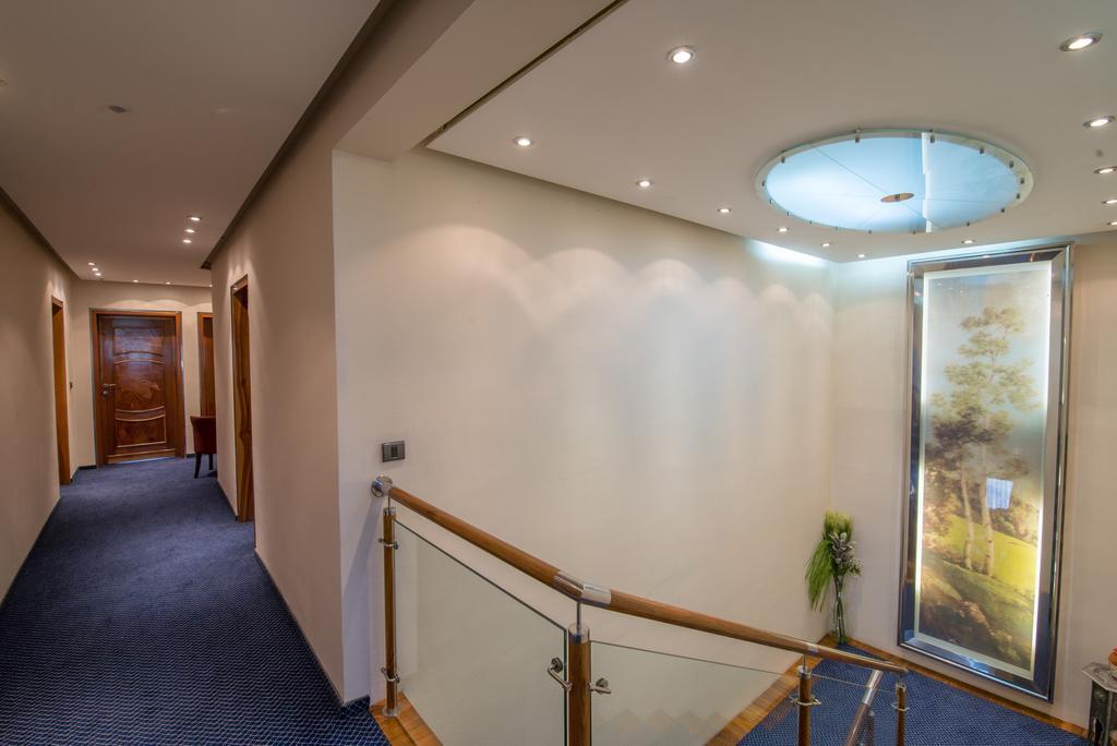 Hotel By Gastroid Ilidža エクステリア 写真