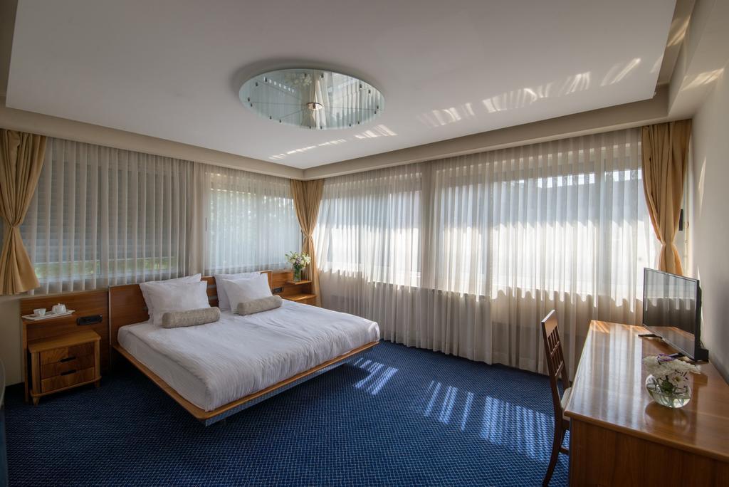 Hotel By Gastroid Ilidža エクステリア 写真