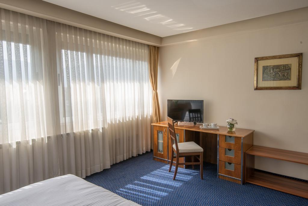 Hotel By Gastroid Ilidža エクステリア 写真